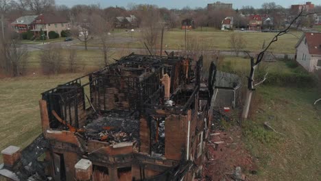 Drone-view-of-dilapidated-house-in-a-Detroit-neighborhood