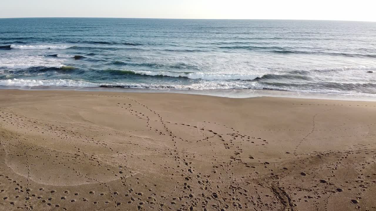 레온 니카라과의 지붕 위로 드론 비행