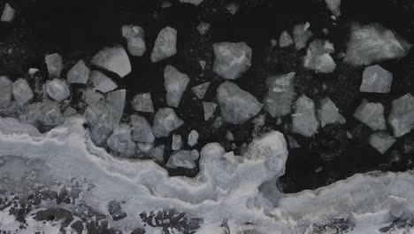 icebergs floting on lake superior by the shoreline