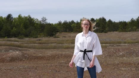 Spinning-shot-of-female-standing-in-dunes