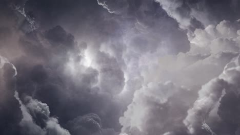 vista de nubes cumulonimbus en el cielo con tormenta