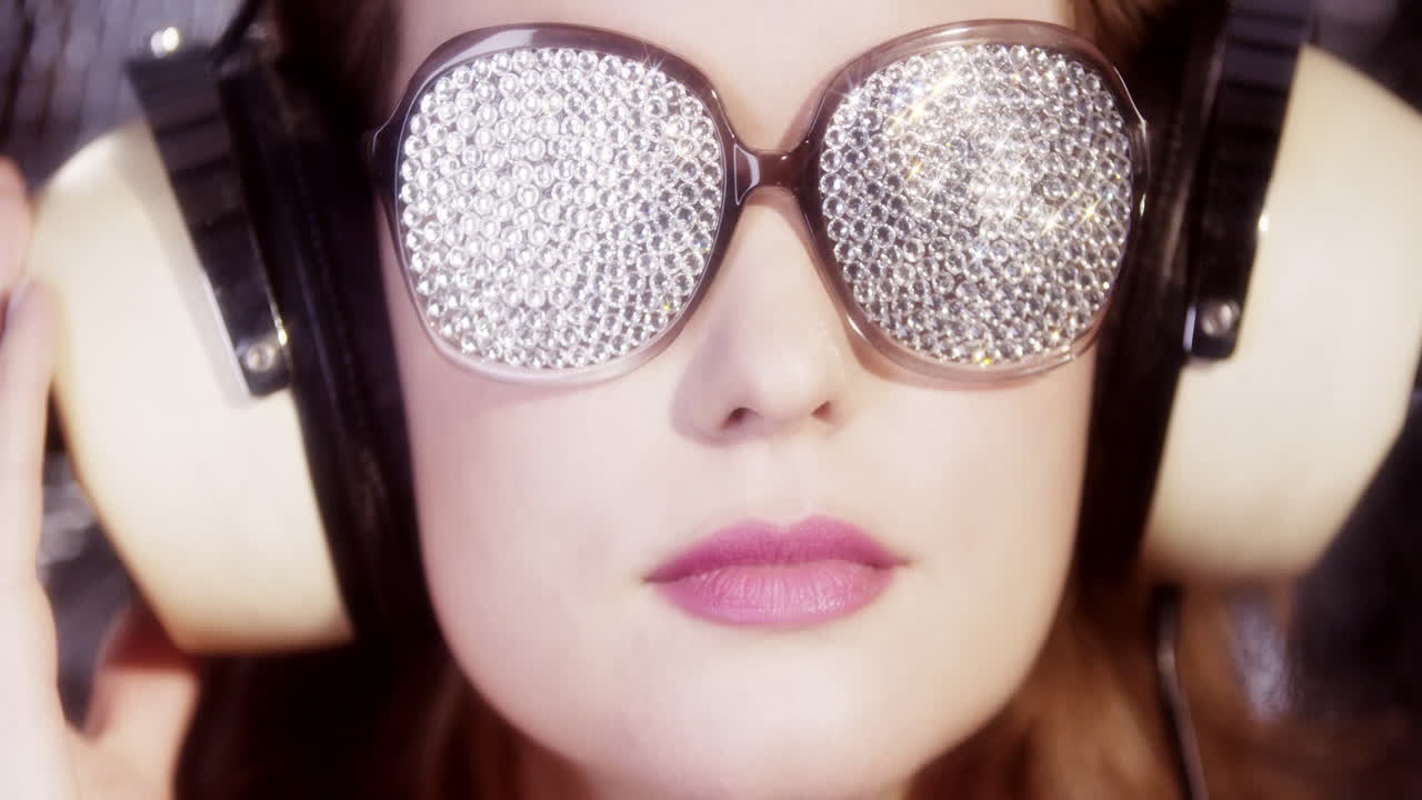여자 디스코 안경 4k 12