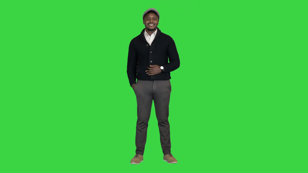 Felice uomo d'affari afroamericano che sorride su uno schermo verde, Chroma Key