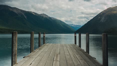 WINTER-LAKE-WARF-PIER-TIME-LAPSE