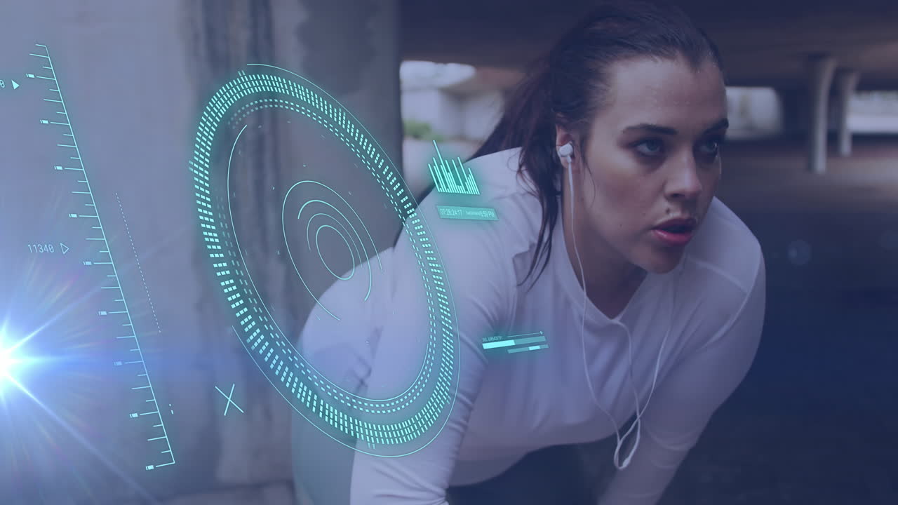 animación del procesamiento de datos sobre la mujer caucásica ejerciendo