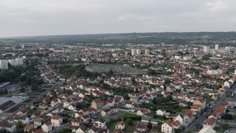 Toma-Aérea-De-Drones-De-Montluçon-En-El-Centro-De-Francia