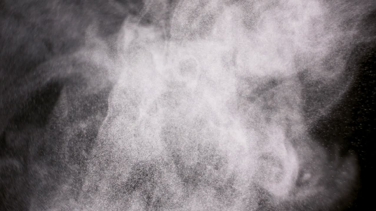 검은 바탕에 분리 된 파우더