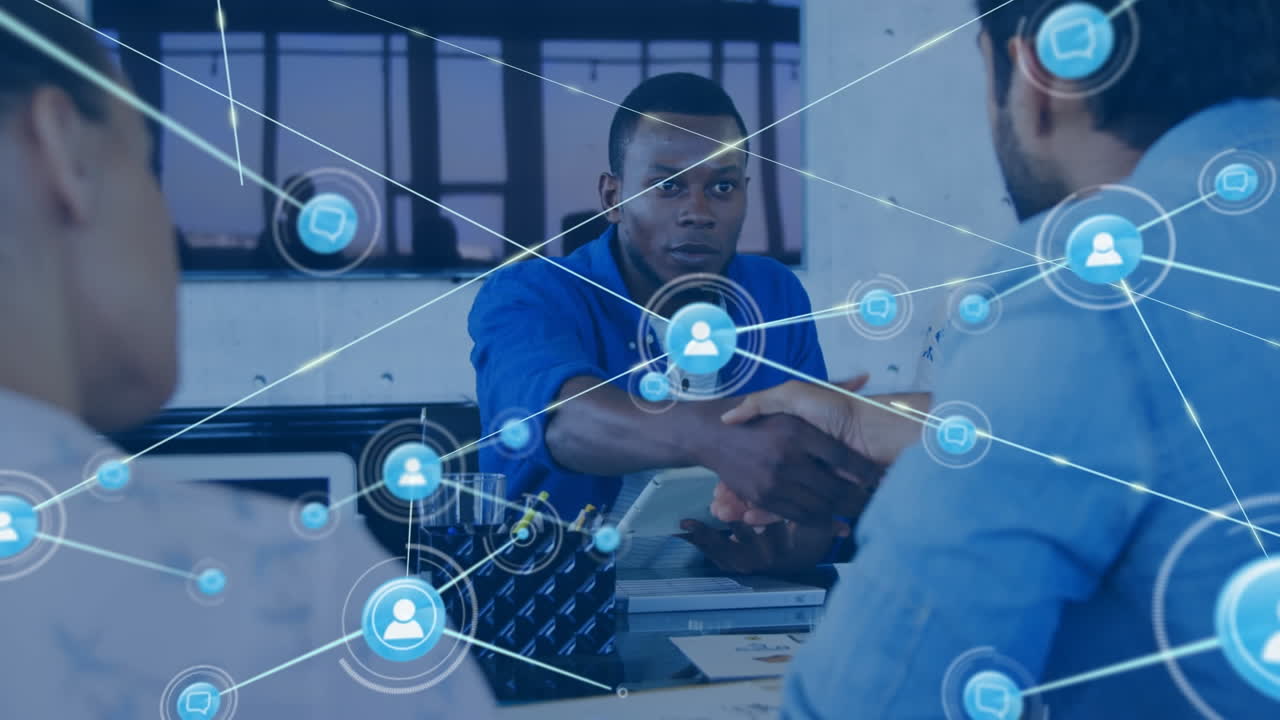 animación de la red de conexiones entre diversas personas de negocios en la oficina