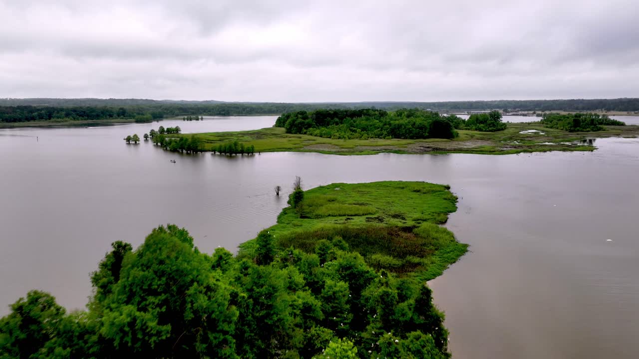 lago eufola, alabama, georgia aerial en la primavera capturado en 5k