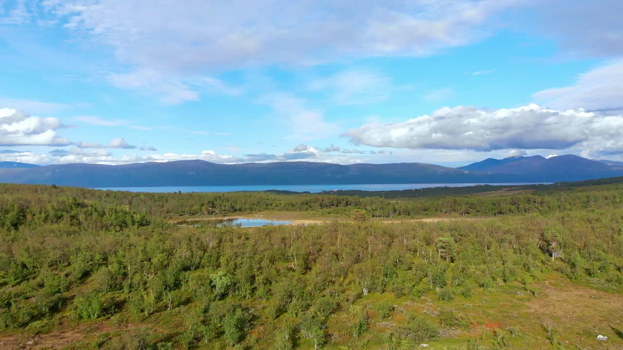el lago torneträsk visto desde el parque nacional de abisko