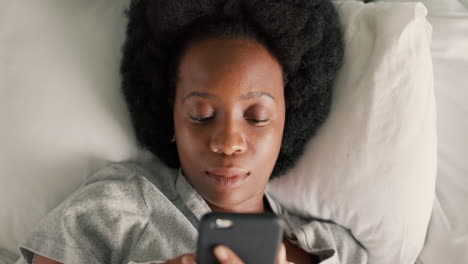 Woman-with-phone,-in-bed-and-online