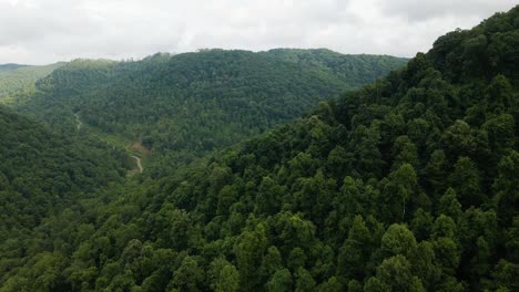 West-Virginia-Mountains-in-Appalachian-Mountain-Range-Ascending-Aerial-View