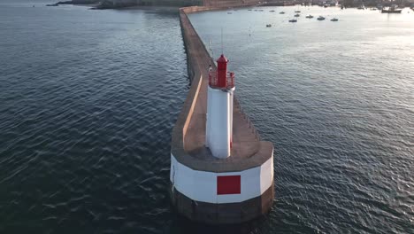 Leuchtturm-Und-Pier-Von-Saint-Malo-In-Der-Bretagne,-Frankreich