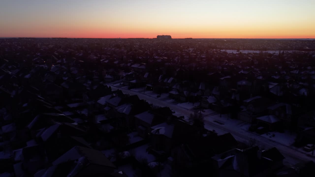 Natáčení ohromujících záběrů z dronu nad Calgary během nádherného zimního východu slunce