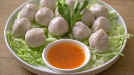 boiled fish balls with spicy dipping sauce