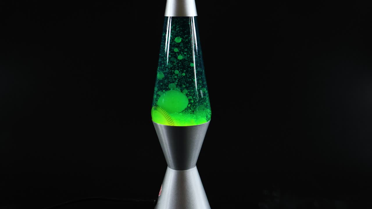 lámpara de lava verde con manchas de cera en movimiento