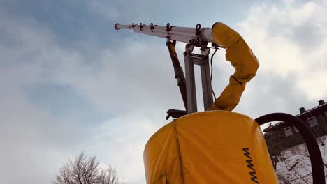 Schneelanze-Zum-Beschneien-Im-Winter,-Umgeben-Von-Schnee,-Aber-Nicht-Eingeschaltet