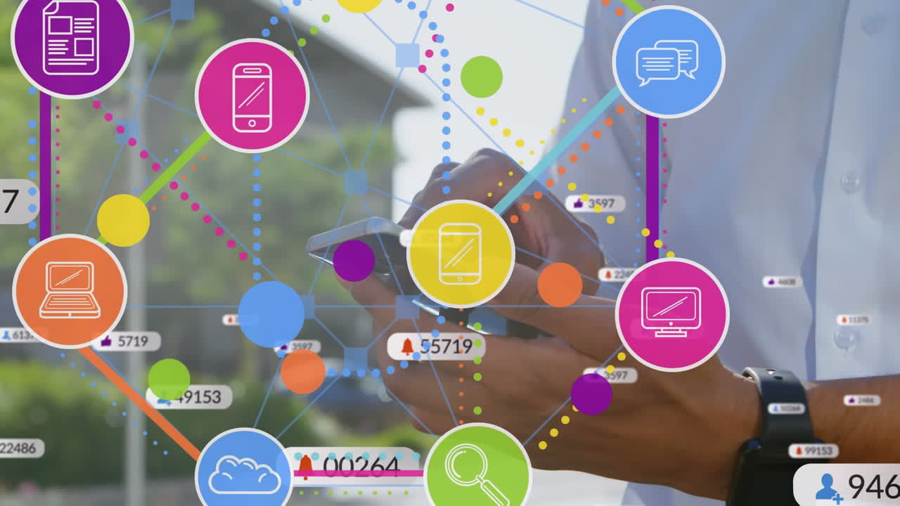 Animação de rede de conexões com ícones sobre pessoa usando smartphone