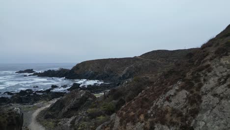 Meeresfelsen-Am-Strand-Von-Huaquen,-In-Der-Region-Valparaiso,-Chile