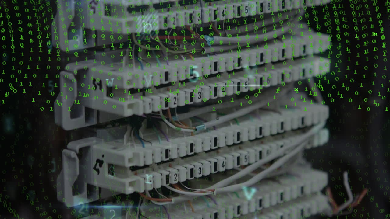 컴퓨터 전선 위로 떨어지는 스캔 및 녹색 숫자의 애니메이션