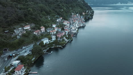 Ciudad-De-Brienno-En-La-Costa-Del-Lago-De-Como-En-Italia-Vista-Desde-Un-Dron-Volador