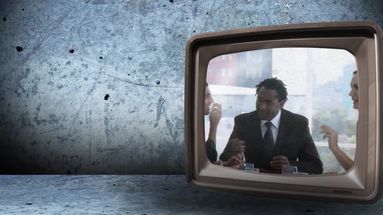 televisión que muestra situaciones comerciales