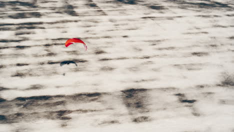 tomas aéreas de parapente de vuelo bajo