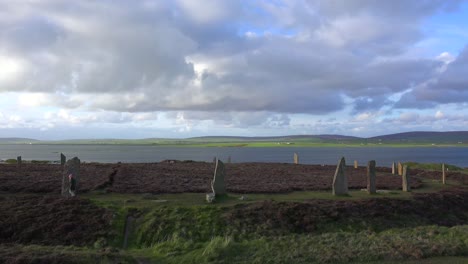 Die-Heiligen-Brodgar-Kreisförmigen-Keltischen-Steine-Auf-Den-Orkneyinseln-In-Nordschottland-2