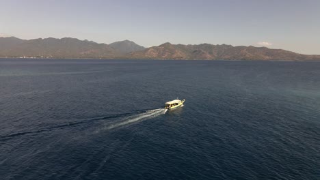 Tourist-ferry-boat-driving-on-ocean-from-Gili-Air-towards-Lombok-during-beautiful-sunny-day