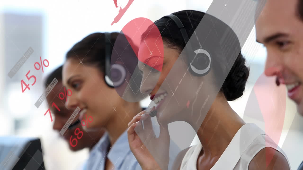 animación del procesamiento de datos y estadísticas sobre trabajadores de oficina que usan auriculares