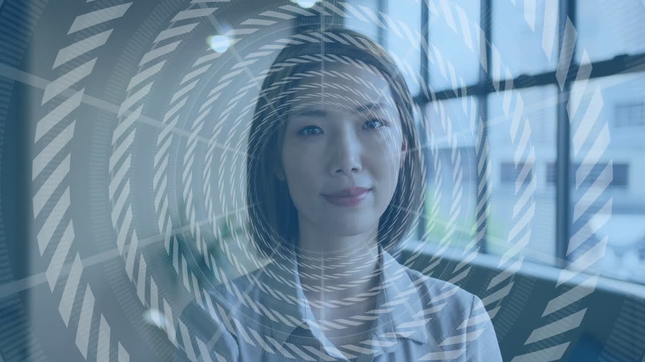 商务人士凝视办公室网格窗，光环围绕头部，柔和地化为微笑。