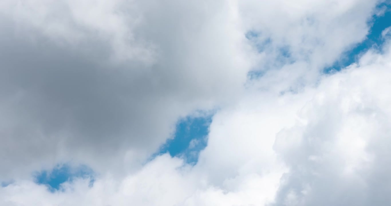 Clouds timelapse movement across blue sky
