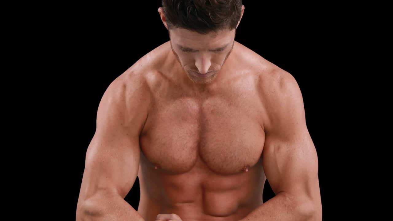 culturista posando para la cámara