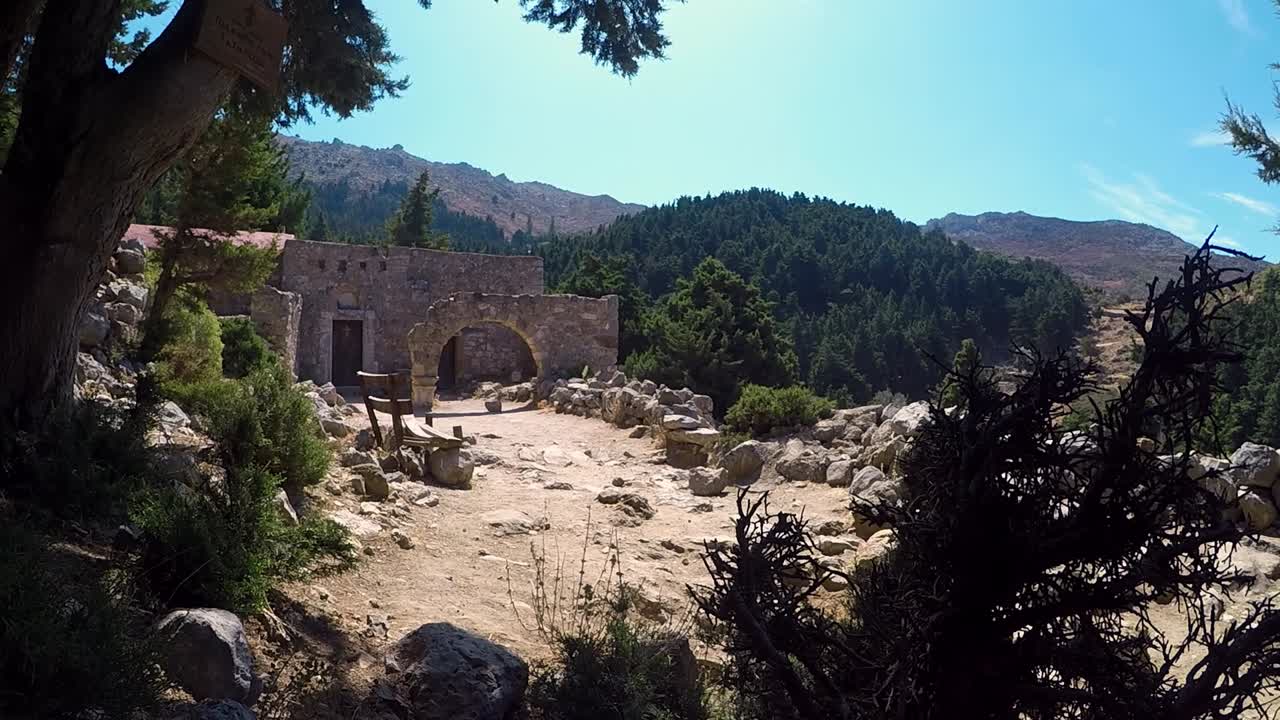 una antigua iglesia en paleo pili un sitio histórico en la isla de kos en grecia
