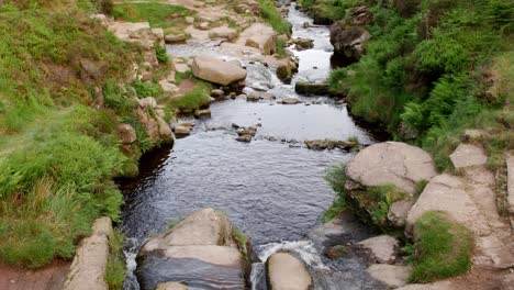 Scenic-views-of-a-river-with-small-waterfalls,-at-Three-Roaches-Head-in-the-Peak-District,-UK