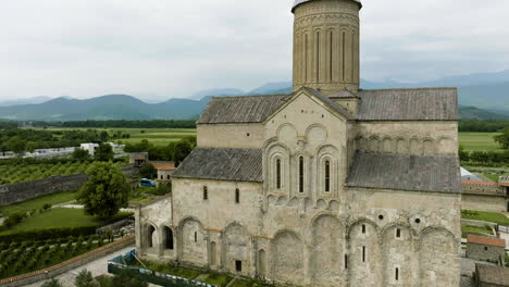 impresionante catedral de alaverdi, famosa por su propio vino producido por 5 monjes