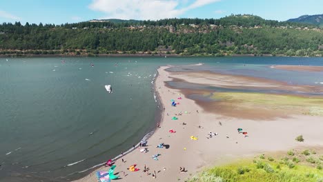 Hood-River-Kiteboarding-in-the-Columbia-River-Gorge-Kite-Boarding-Hood-River-Oregon