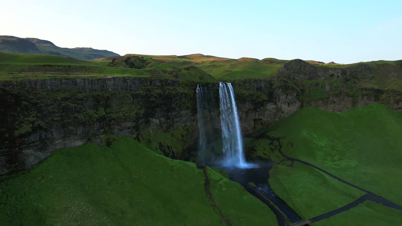 foto aérea de la cascada de seljalandsfoss en islandia