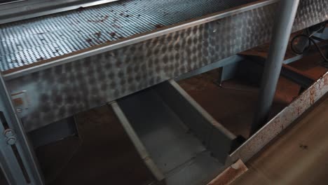 tea garden shinkiari (tea processing machine) #8, separating the leaves