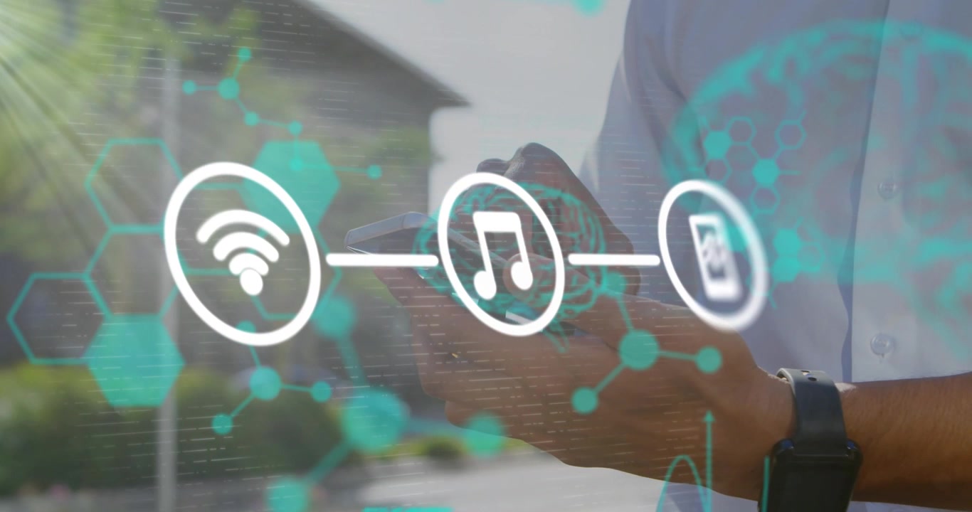 Animazione di dati scientifici e icone tecnologiche sulle mani di un uomo caucasico che usa uno smartphone.