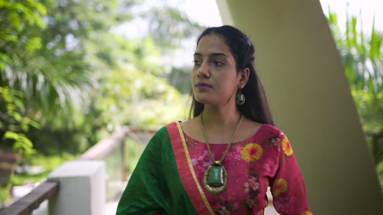 linda mulher indiana no tradicional chaniya choli para navratri-1