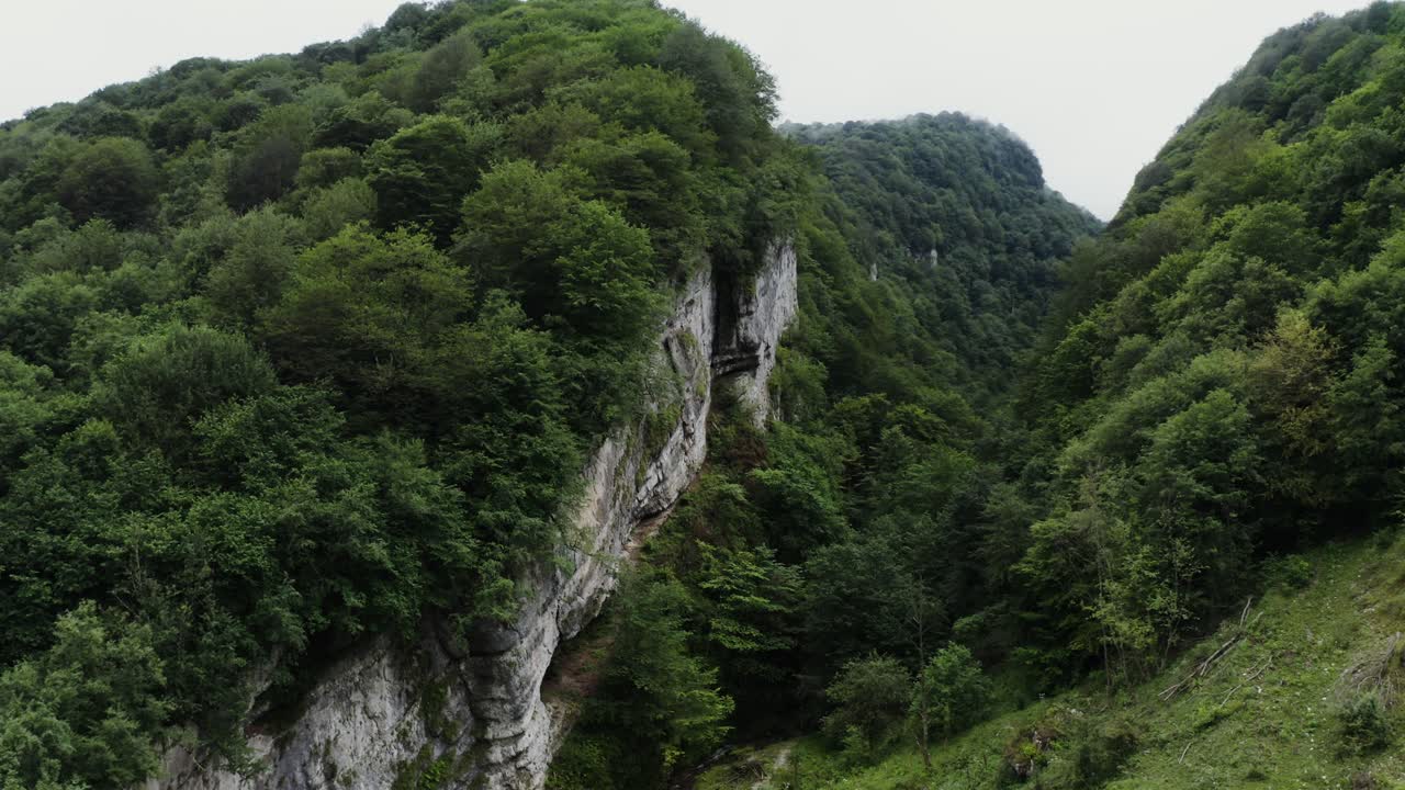 горный ландшафт долины