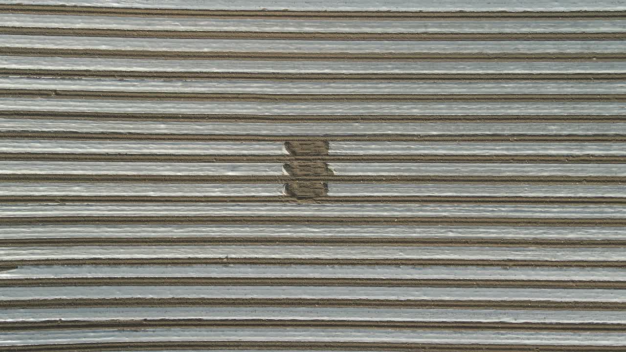 농장에서 플라스틱  ⁇ 치로  ⁇ 인 농작물 줄