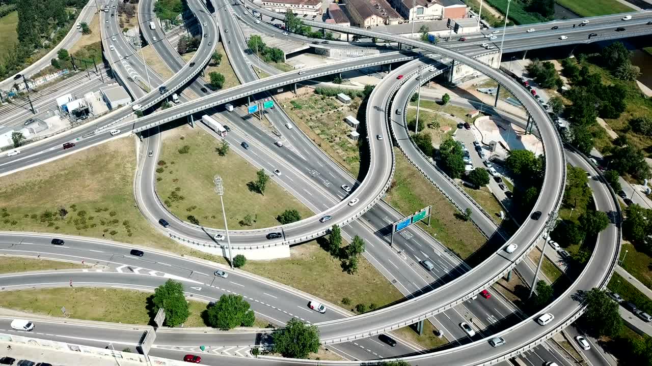 자동차 교차로의 도시 풍경 이미지