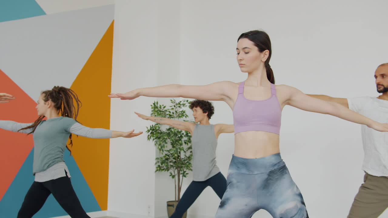 clase de yoga en curso