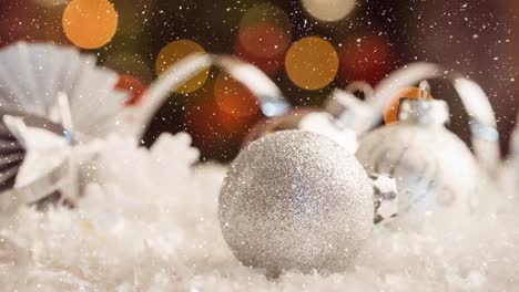 Falling-snow-with-Christmas-bauble-decoration