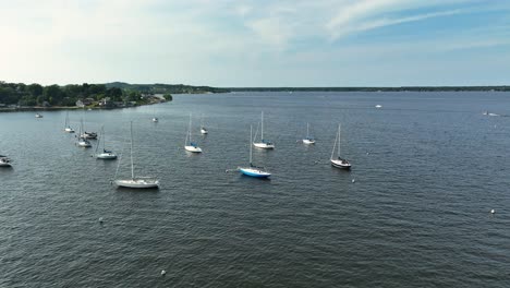 Rotación-En-ángulo-Alto-Alrededor-De-Varios-Barcos