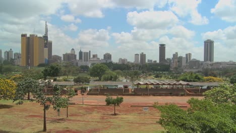 una buena toma amplia de la ciudad de nairobi, kenia