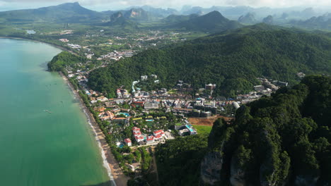 ao nang resort paradisiaca playa, mar turquesa y montañas de piedra caliza, tailandia