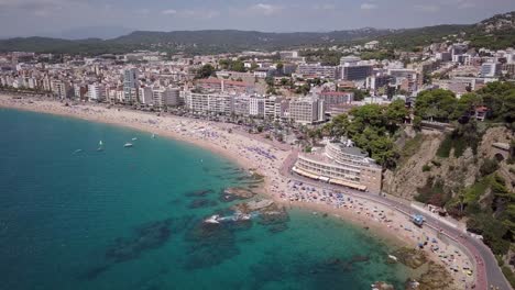 descripción extrema de lloret de mar en el sol